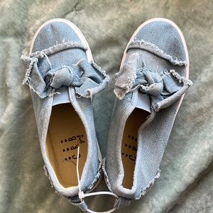 New denim bow shoes